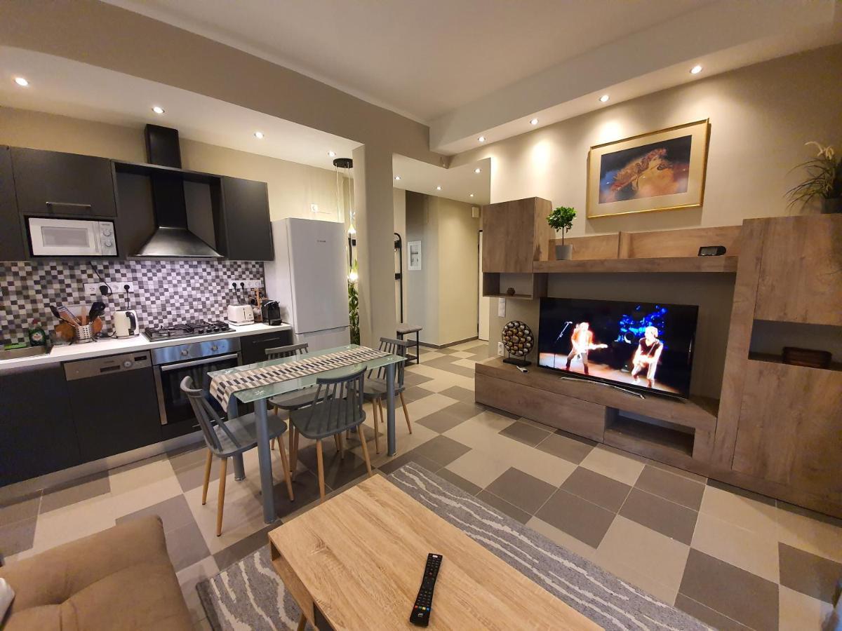 דירות אתונה Lukas-2 B/R Luxurious Flat With Veranda מראה חיצוני תמונה
